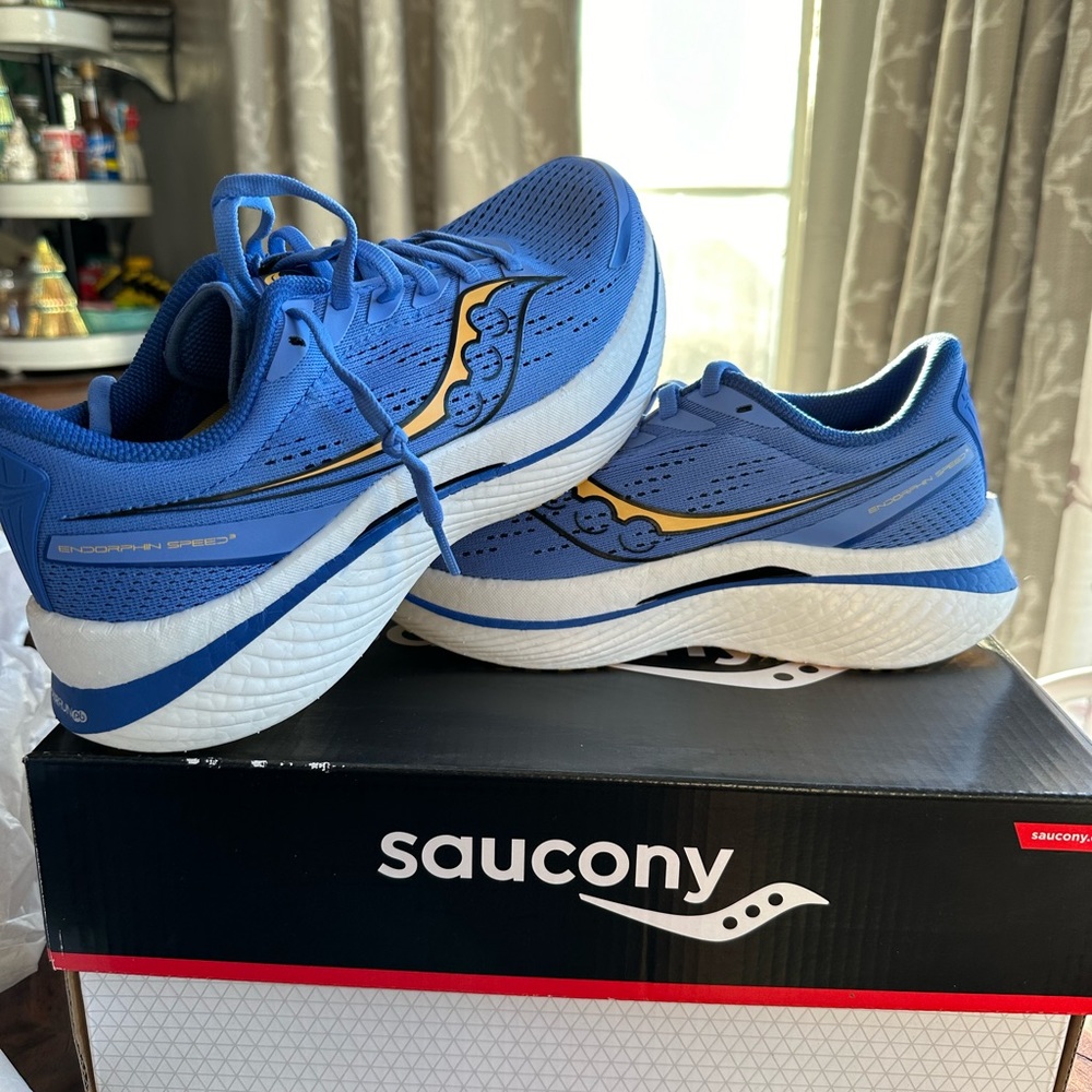 Saucony endorphin speed 3 (women’s) sz 9